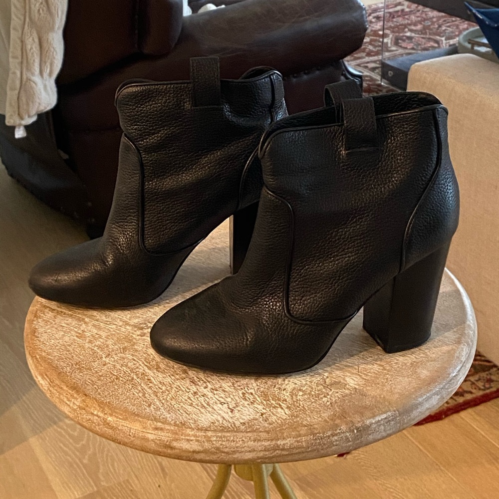 7.5 black leather ankle Boot